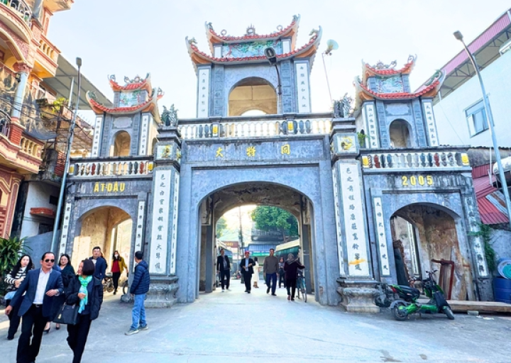 Đình, Chùa Thiết Úng