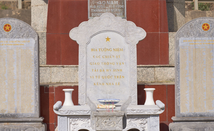 Đài tưởng niệm Kênh nhà Lê