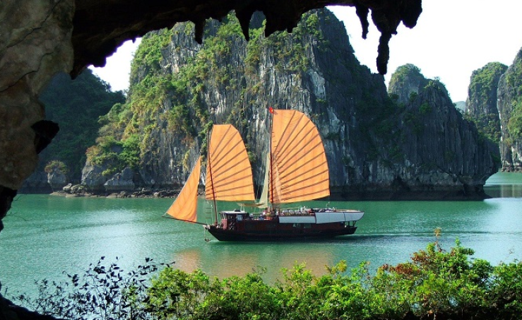 Hang Sáng Tối