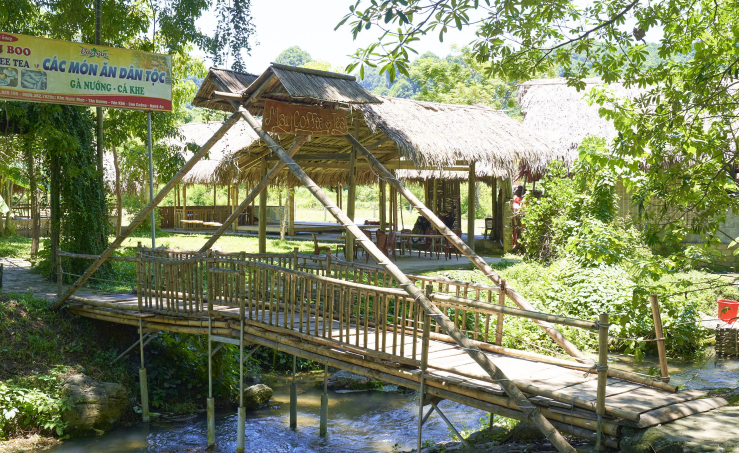 Cộng đồng bản Nưa, huyện Con Cuông và suối nước Mooc