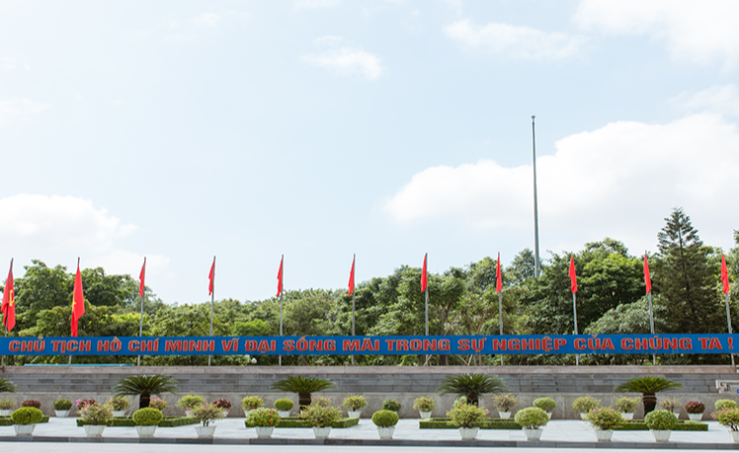 Quảng trường Hồ Chí Minh và Tượng đài Bác Hồ