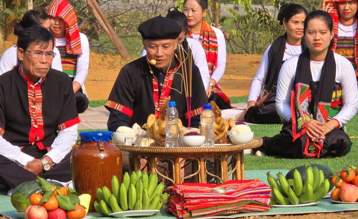 Lễ cúng cơm mới của Người Thái Tương Dương