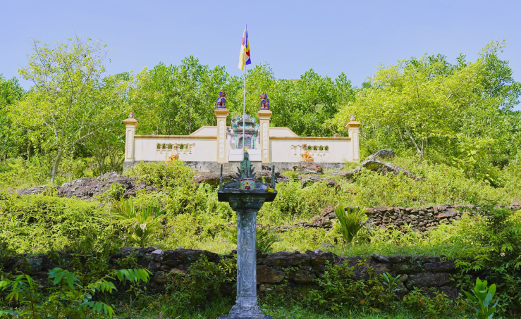 Núi Thiên Nhẫn và Thành Lục Niên