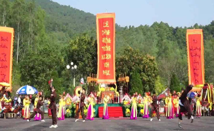 Lễ hội Đền Vua Mai