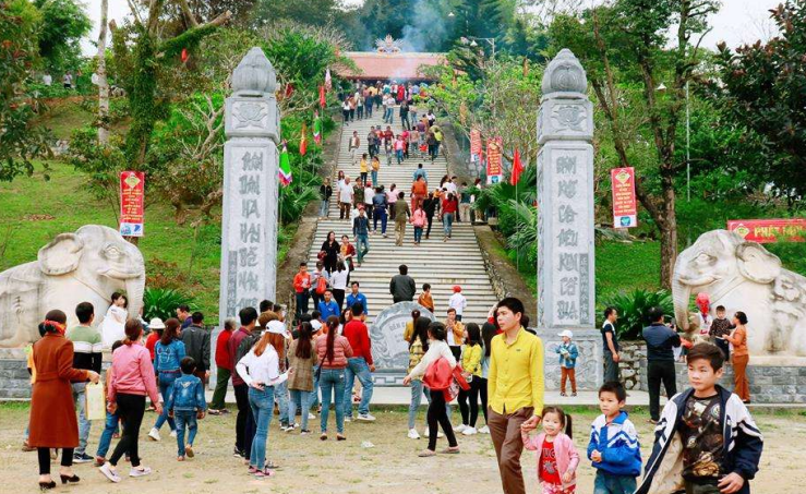  Lễ hội Đền Choọng