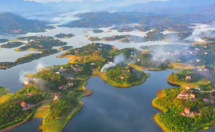 Hồ Cấm Sơn